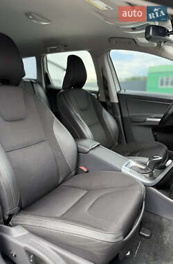 Внедорожник / Кроссовер Volvo XC60 2015 в 