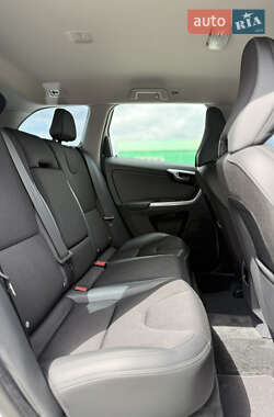 Внедорожник / Кроссовер Volvo XC60 2015 в 