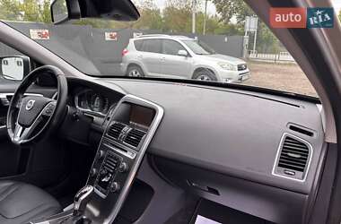 Внедорожник / Кроссовер Volvo XC60 2015 в 