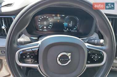 Внедорожник / Кроссовер Volvo XC60 2018 в 