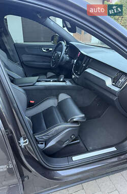 Внедорожник / Кроссовер Volvo XC60 2021 в 