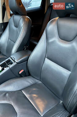 Внедорожник / Кроссовер Volvo XC60 2012 в 