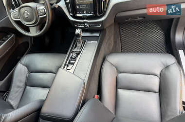 Внедорожник / Кроссовер Volvo XC60 2017 в 