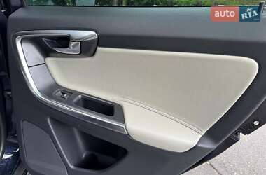 Внедорожник / Кроссовер Volvo XC60 2016 в 