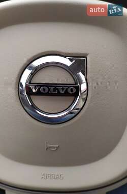 Внедорожник / Кроссовер Volvo XC60 2022 в 
