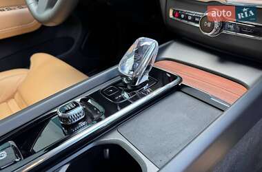 Внедорожник / Кроссовер Volvo XC60 2024 в 