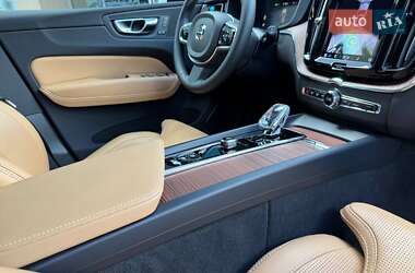 Внедорожник / Кроссовер Volvo XC60 2024 в 