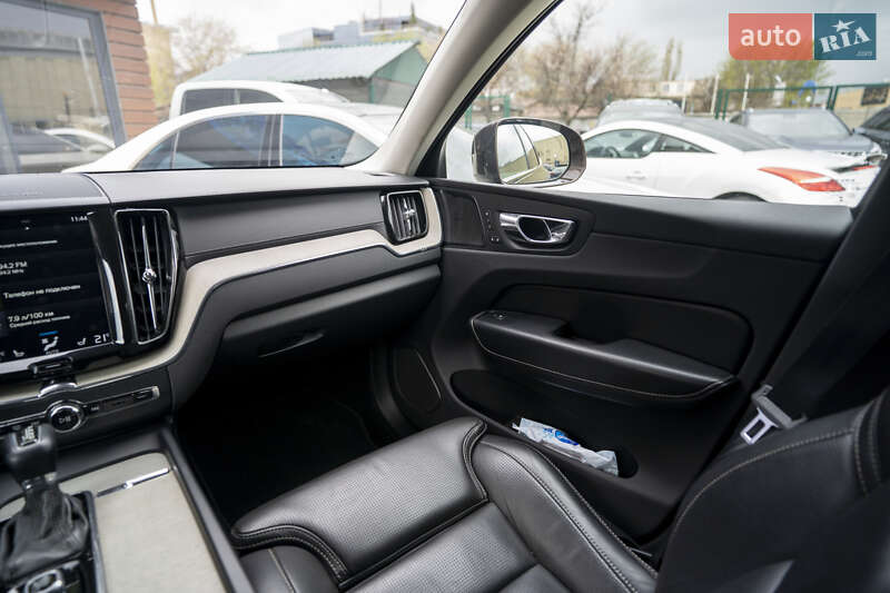 Внедорожник / Кроссовер Volvo XC60 2018 в Киеве фото 25 Внедорожник / Кроссовер Volvo XC60 2018 в Киеве