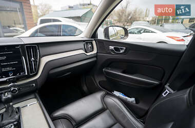 Позашляховик / Кросовер Volvo XC60 2018 в 