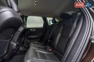 Позашляховик / Кросовер Volvo XC60 2018 в 