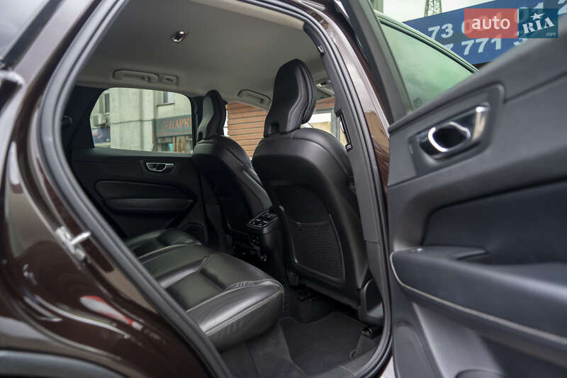 Внедорожник / Кроссовер Volvo XC60 2018 в Киеве фото 35 Внедорожник / Кроссовер Volvo XC60 2018 в Киеве