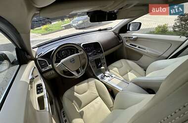 Внедорожник / Кроссовер Volvo XC60 2012 в 