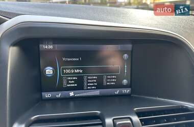 Внедорожник / Кроссовер Volvo XC60 2012 в 
