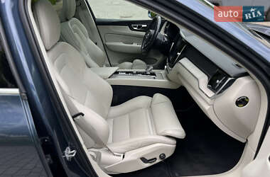 Внедорожник / Кроссовер Volvo XC60 2020 в 