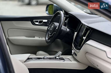 Внедорожник / Кроссовер Volvo XC60 2020 в 