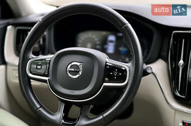 Внедорожник / Кроссовер Volvo XC60 2020 в 