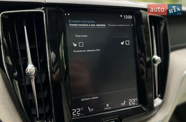 Внедорожник / Кроссовер Volvo XC60 2020 в 