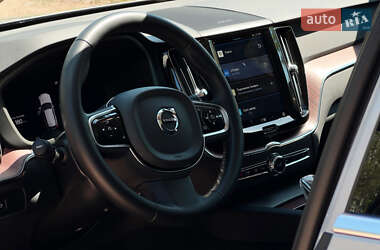 Внедорожник / Кроссовер Volvo XC60 2023 в 