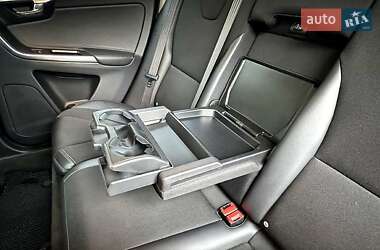 Внедорожник / Кроссовер Volvo XC60 2015 в 