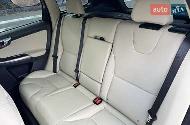 Позашляховик / Кросовер Volvo XC60 2016 в 