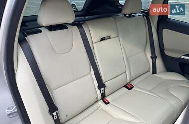 Позашляховик / Кросовер Volvo XC60 2016 в 