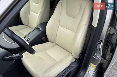 Позашляховик / Кросовер Volvo XC60 2016 в 