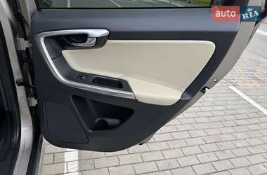 Позашляховик / Кросовер Volvo XC60 2016 в 