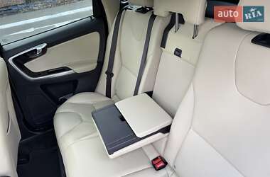 Позашляховик / Кросовер Volvo XC60 2016 в 