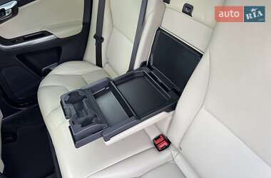 Позашляховик / Кросовер Volvo XC60 2016 в 