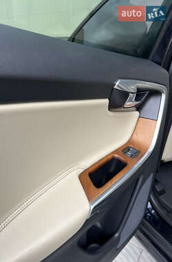 Внедорожник / Кроссовер Volvo XC60 2017 в 