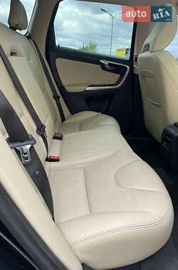Внедорожник / Кроссовер Volvo XC60 2017 в 