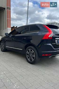 Внедорожник / Кроссовер Volvo XC60 2017 в 