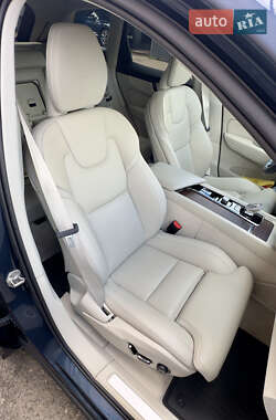 Позашляховик / Кросовер Volvo XC60 2020 в 