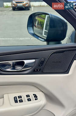Позашляховик / Кросовер Volvo XC60 2020 в 