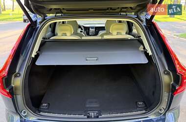 Внедорожник / Кроссовер Volvo XC60 2023 в 