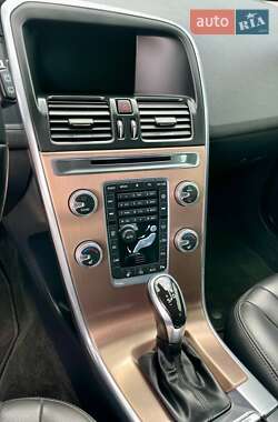 Позашляховик / Кросовер Volvo XC60 2016 в 