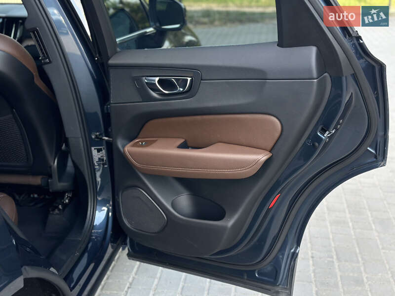 Позашляховик / Кросовер Volvo XC60 2021 в Дніпрі