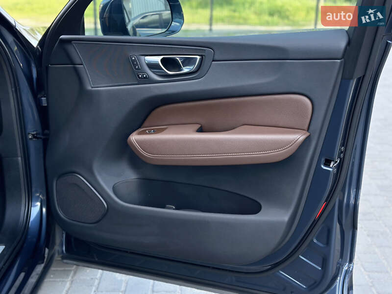 Позашляховик / Кросовер Volvo XC60 2021 в Дніпрі