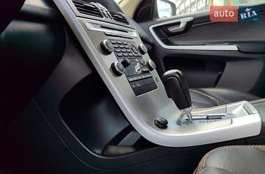 Внедорожник / Кроссовер Volvo XC60 2010 в 