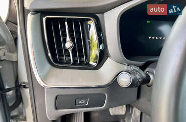 Внедорожник / Кроссовер Volvo XC60 2023 в 