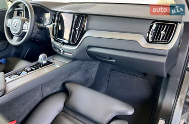 Внедорожник / Кроссовер Volvo XC60 2023 в 