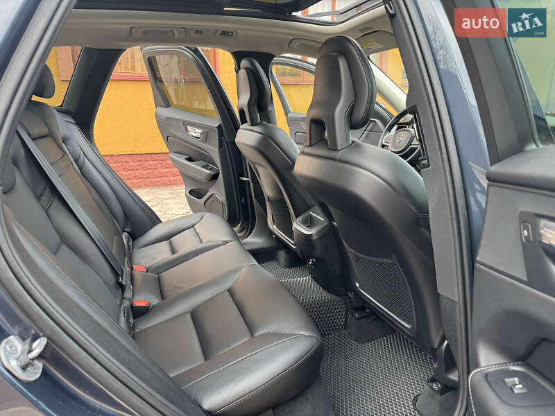 Внедорожник / Кроссовер Volvo XC60 2017 в Ровно