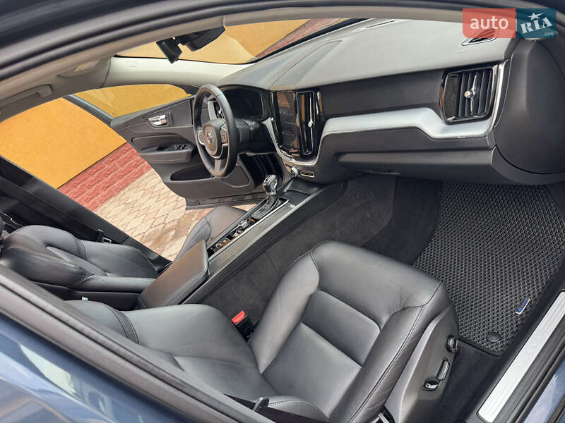 Внедорожник / Кроссовер Volvo XC60 2017 в Ровно