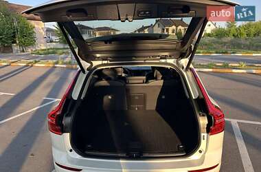Внедорожник / Кроссовер Volvo XC60 2024 в 