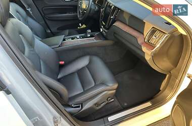 Внедорожник / Кроссовер Volvo XC60 2024 в 