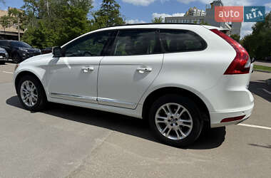 Внедорожник / Кроссовер Volvo XC60 2015 в 