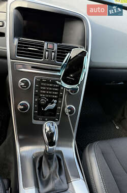 Внедорожник / Кроссовер Volvo XC60 2015 в 