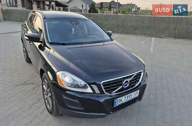 Позашляховик / Кросовер Volvo XC60 2013 в 