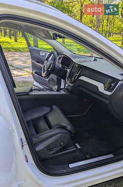 Внедорожник / Кроссовер Volvo XC60 2018 в 