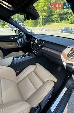Внедорожник / Кроссовер Volvo XC60 2022 в 